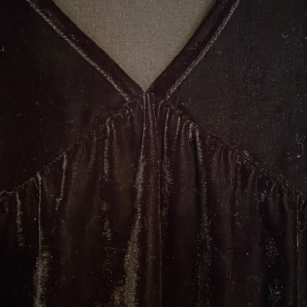 NWOT New York & Company polyester/spandex velvet v-neck top, Size XXL - Picture 6 of 7